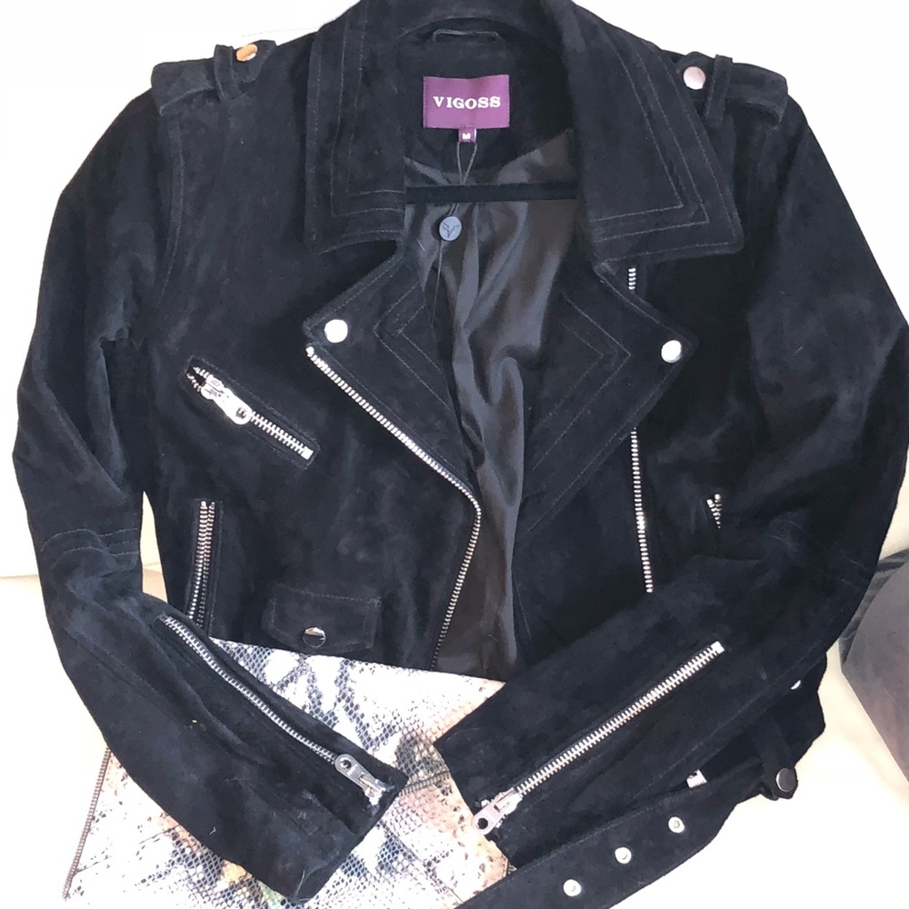 Vigoss 100% Black leather cropped moto jacket 🥂
